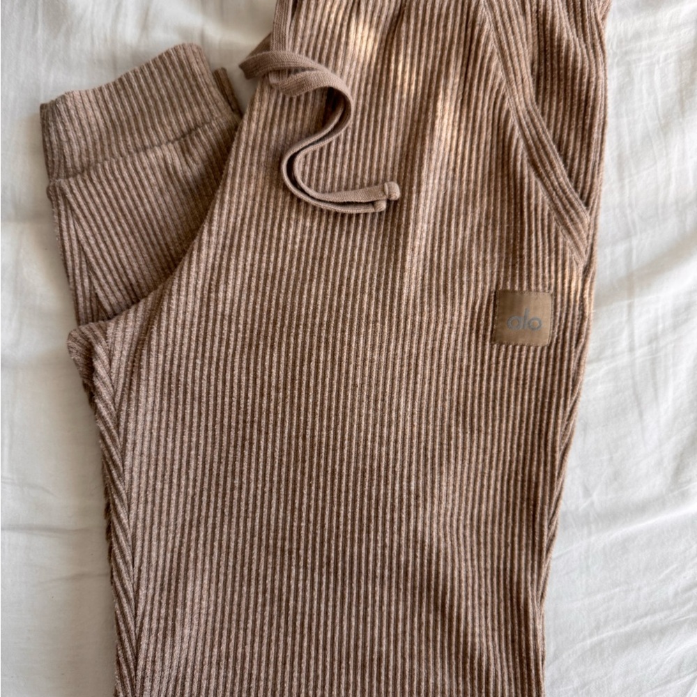 Alo Yoga Muse Sweatpant in Heather Gravel
